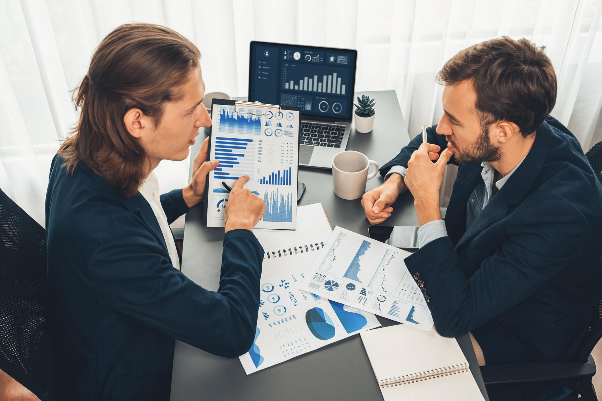 Implementação de estratégia de mercado e posicionamento competitivo