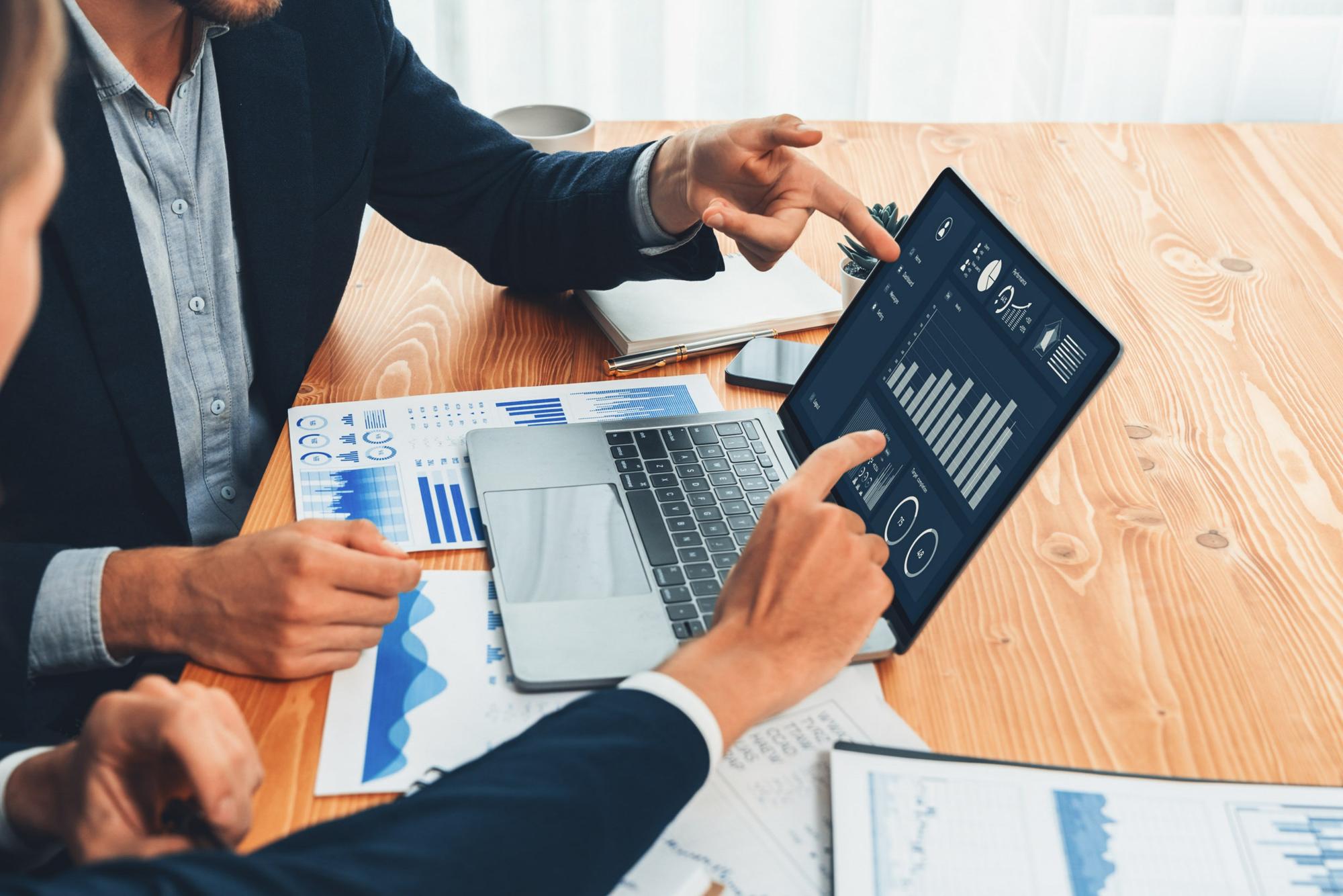Implementação de processos eficientes e melhorias operacionais empresariais